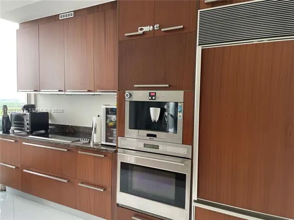 15811 Collins Ave, North Miami Beach, FL