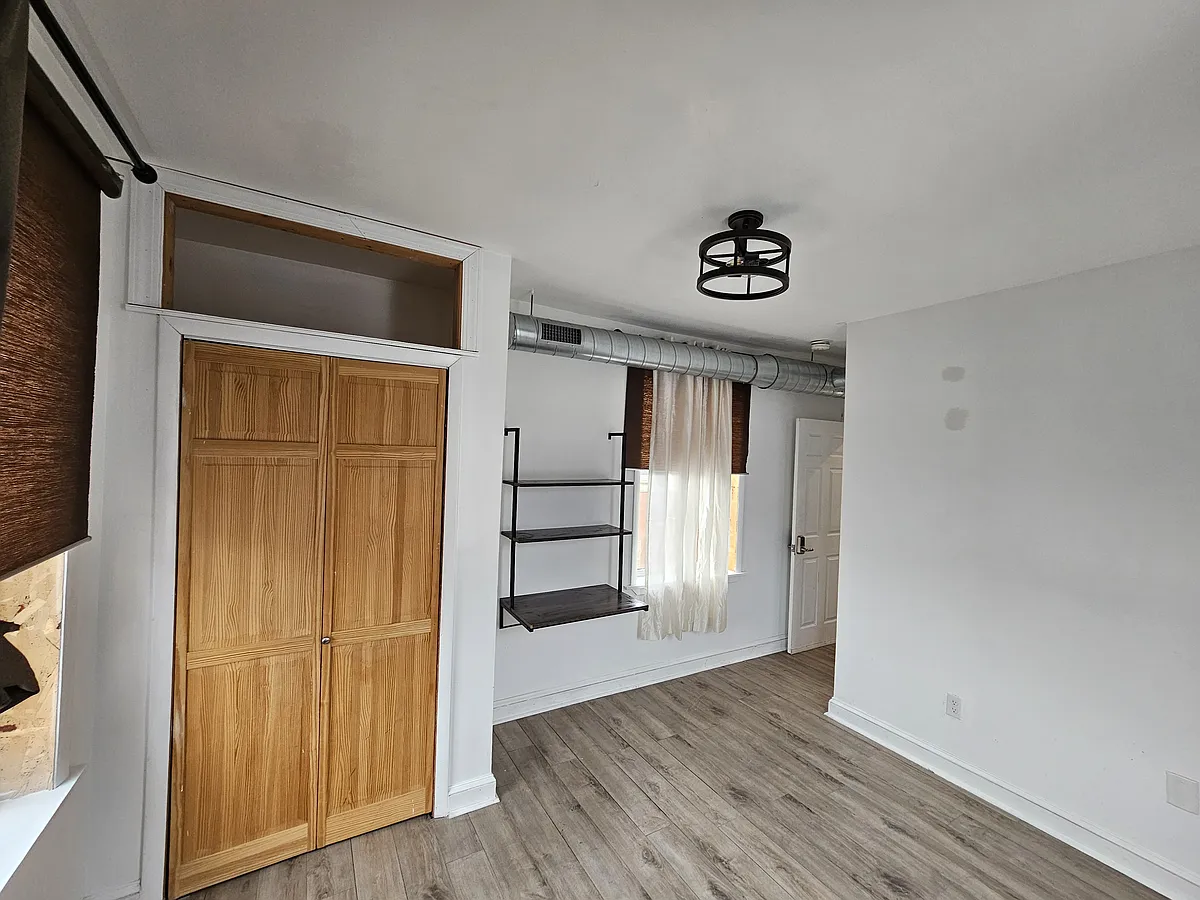 Building Photo - 617 E Locust Ave #3