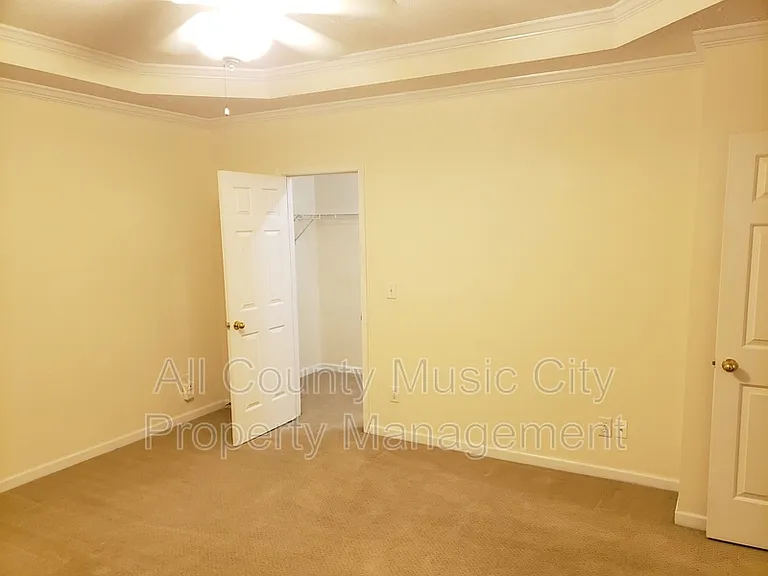 905 Weatherside Ct — Photo 16