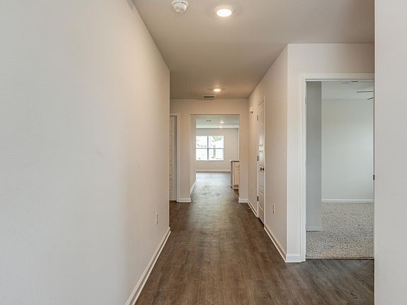 5th image of 92 E Pecan St
