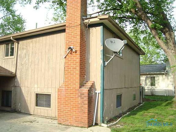 3rd image of 6561 Lincoln Green St