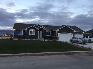 421 S Roadster Ln, Grantsville, UT 84029
