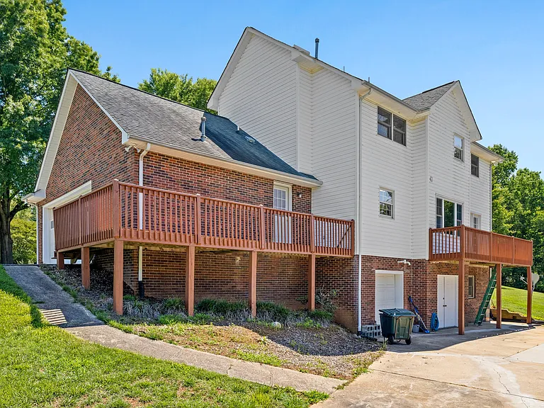 3010 Eaker Dr — Photo 45