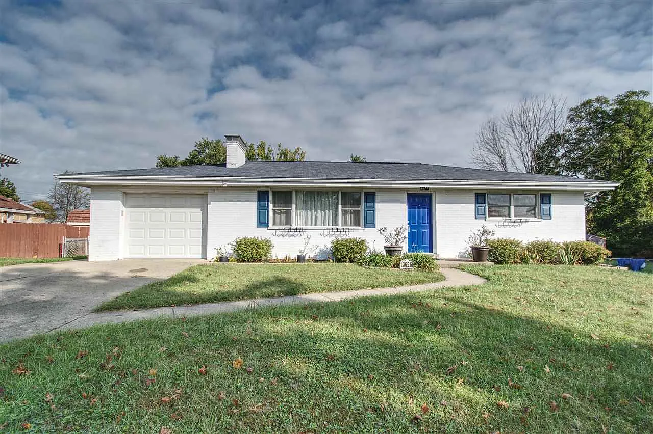 3696 Parkview Dr photo 1