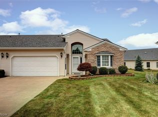 1404 E Cross Creek Dr, Willoughby, OH 44094