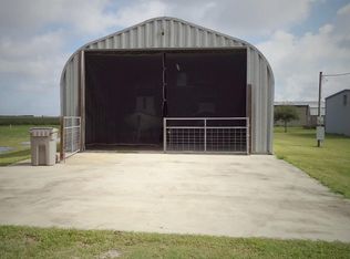 1012 W Paris Ave, Seadrift, TX 77983
