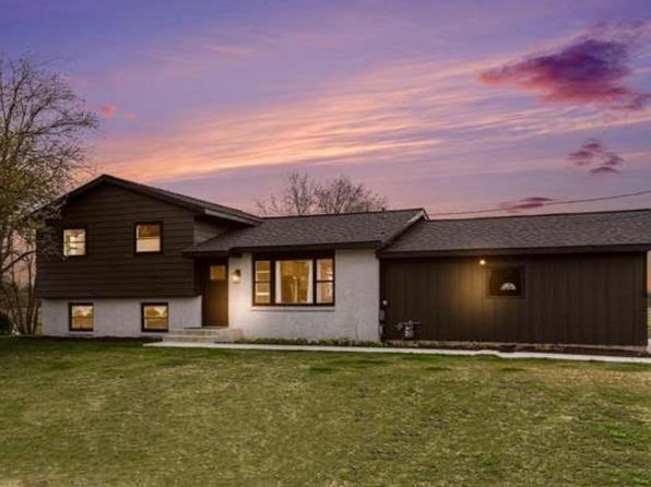 7411 Pine Island Dr NE