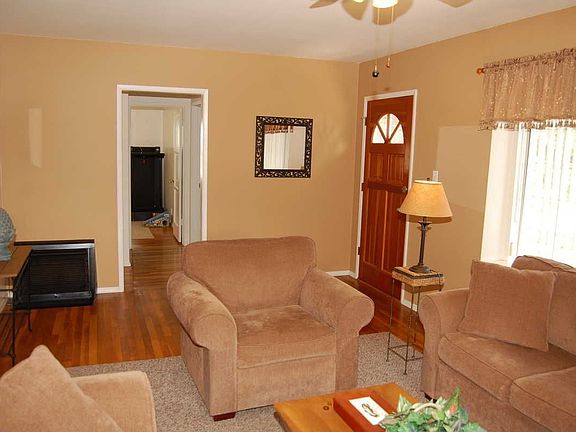 Entryway/Living Room