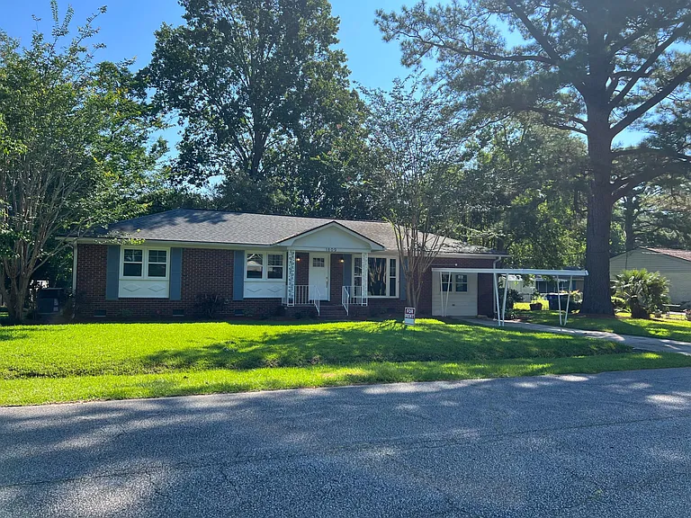 1809 Wedgefield Rd — Photo 3