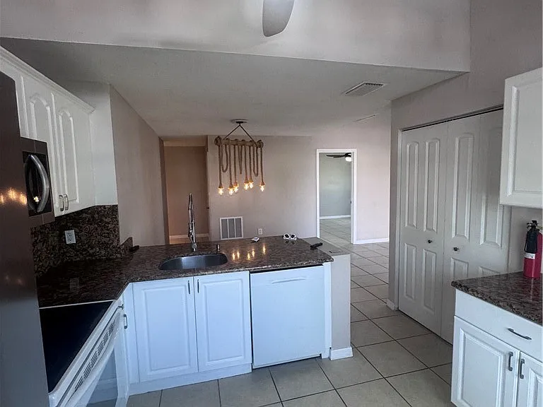 3421 Winkler Ave #402 — Photo 3