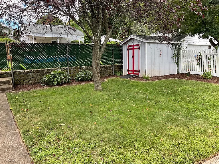 278 N Elm St — Photo 22