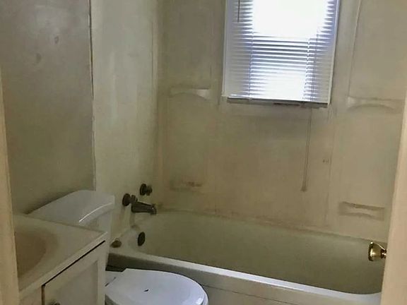 5th image of 2224 Custer St #2