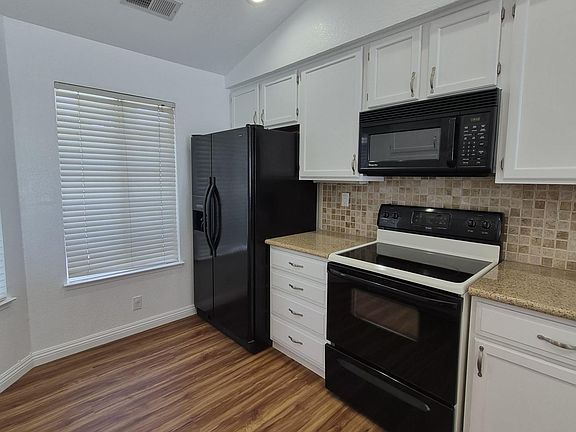 4th image of 801 Timbercove St APT 6