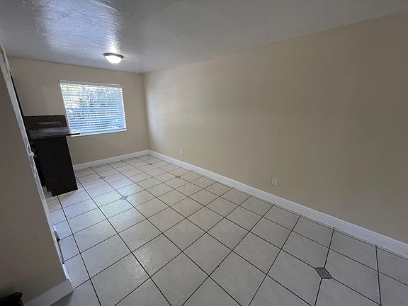 3rd image of 1370 NE 119th St #137008