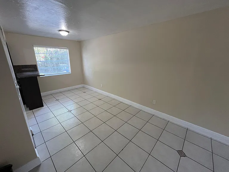 1370 NE 119th St #137008 — Photo 3