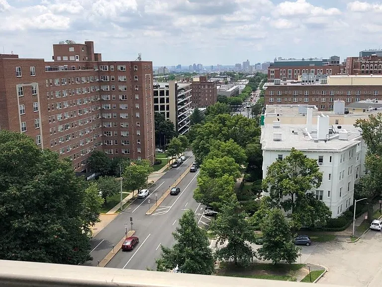 1 E University Pkwy #1001 — Photo 11