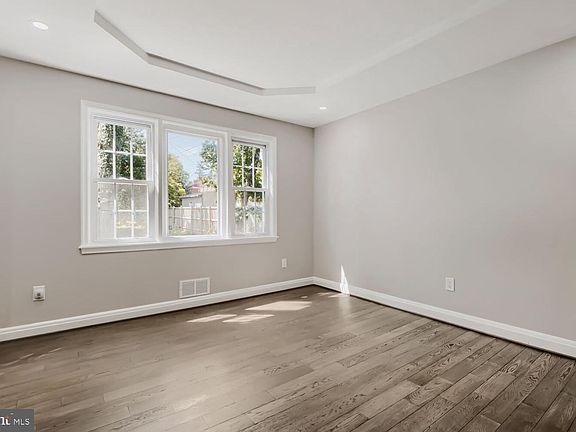 5th image of 6410 Laurel Dr
