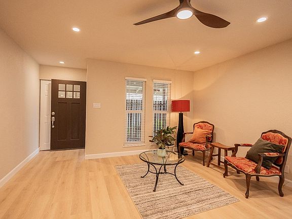 4th image of 5498 Roundtree Drive #B