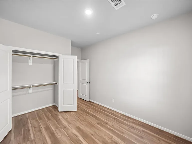 800 N Thompson St — Photo 15