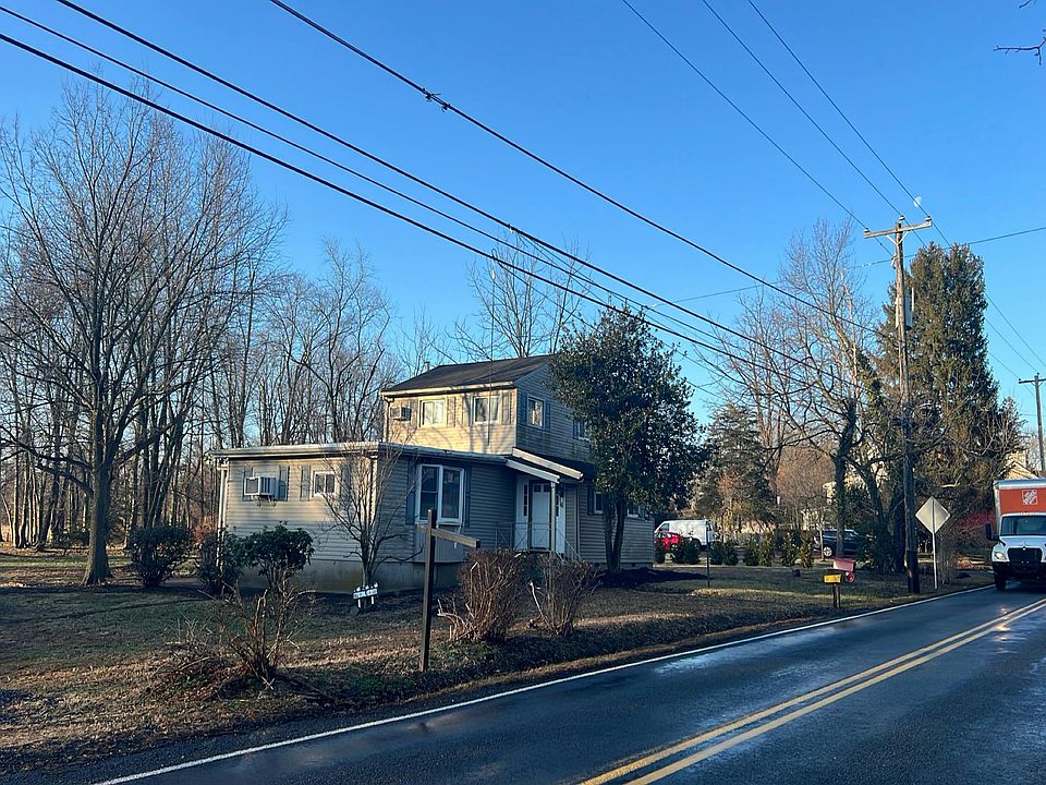 2nd image of 814 Dolington Rd
