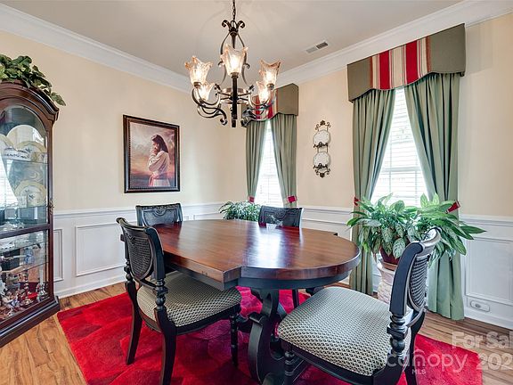 4th image of 1930 Caprington Dr