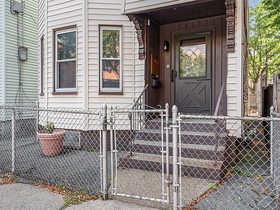 4th image of 98 Willow St