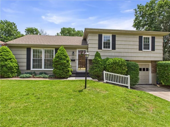 8101 E 133rd Ter, Grandview, MO 64030