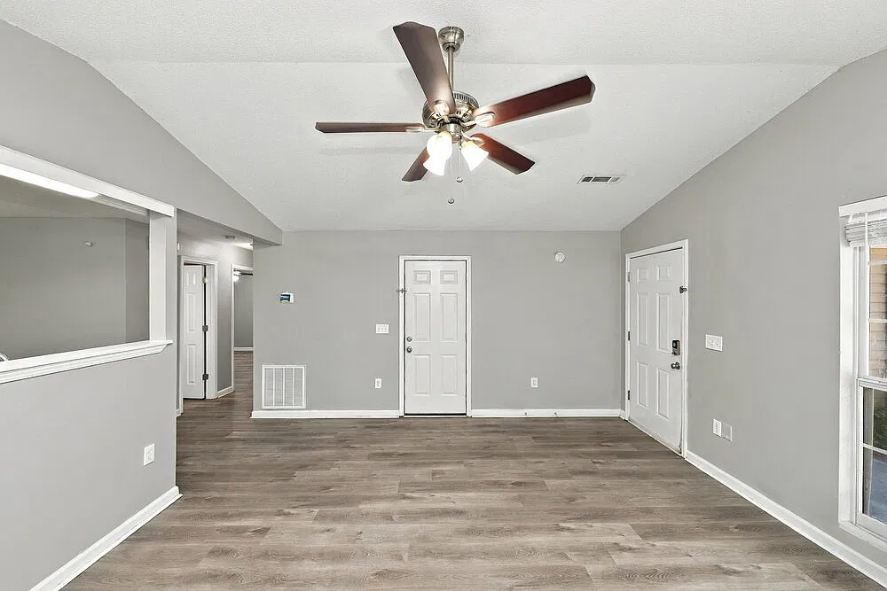 3 bed, 2.0 bath, 1266 sqft, $1,785 — Photo 4