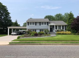 8 Meadow Ln, Woodbury, NJ 08096