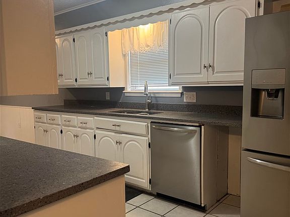 4th image of 2312 NE Village Dr