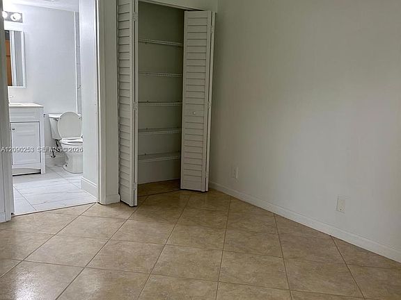 5th image of 801 Meadows Cir