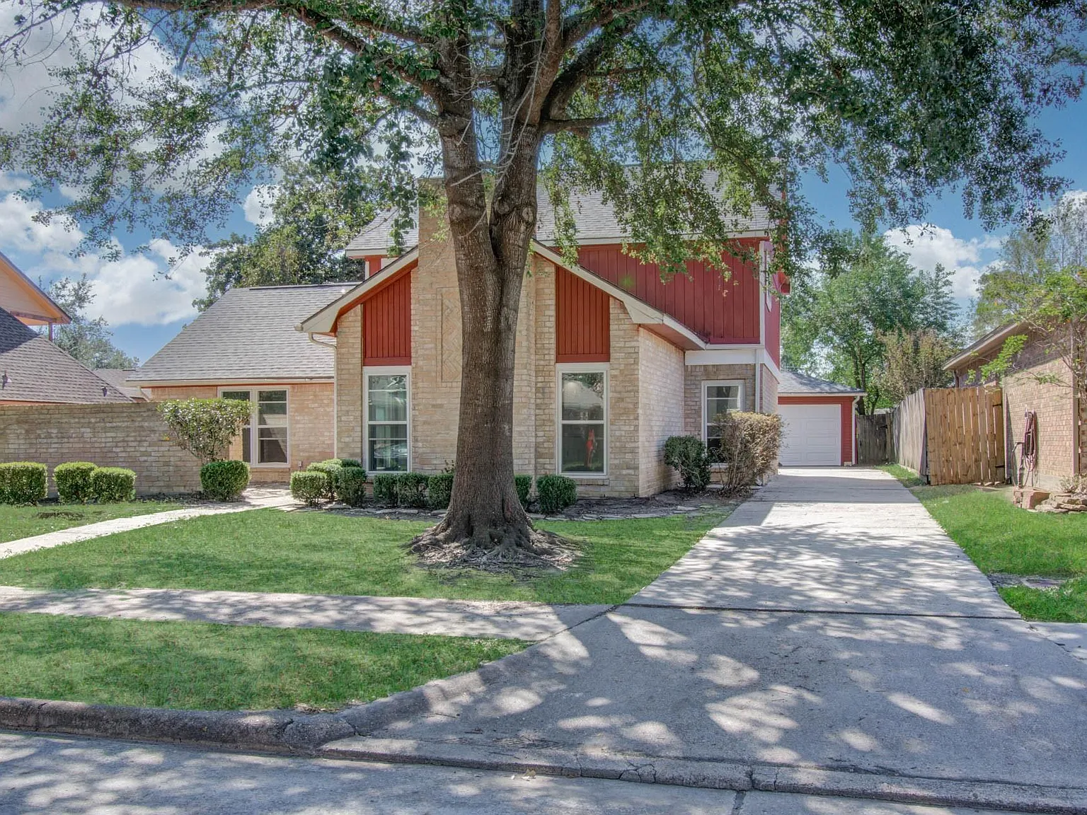 4 bed, 2.5 bath, 2240 sqft, $2,100 — Photo 2
