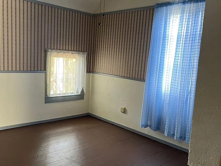 325 NW Pine St — Photo 7