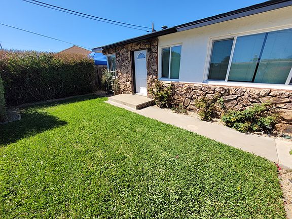 2nd image of 990 Fern Ave
