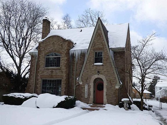 4th image of 1705 Portage Ave