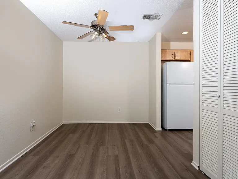 Woodbend Apartments — Photo 52