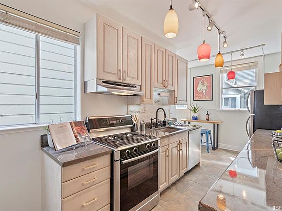 4th image of 845 Lake St #12