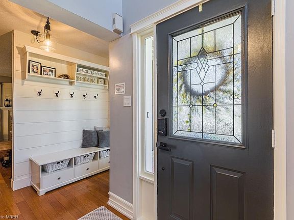 3rd image of 476 Levanna Ln