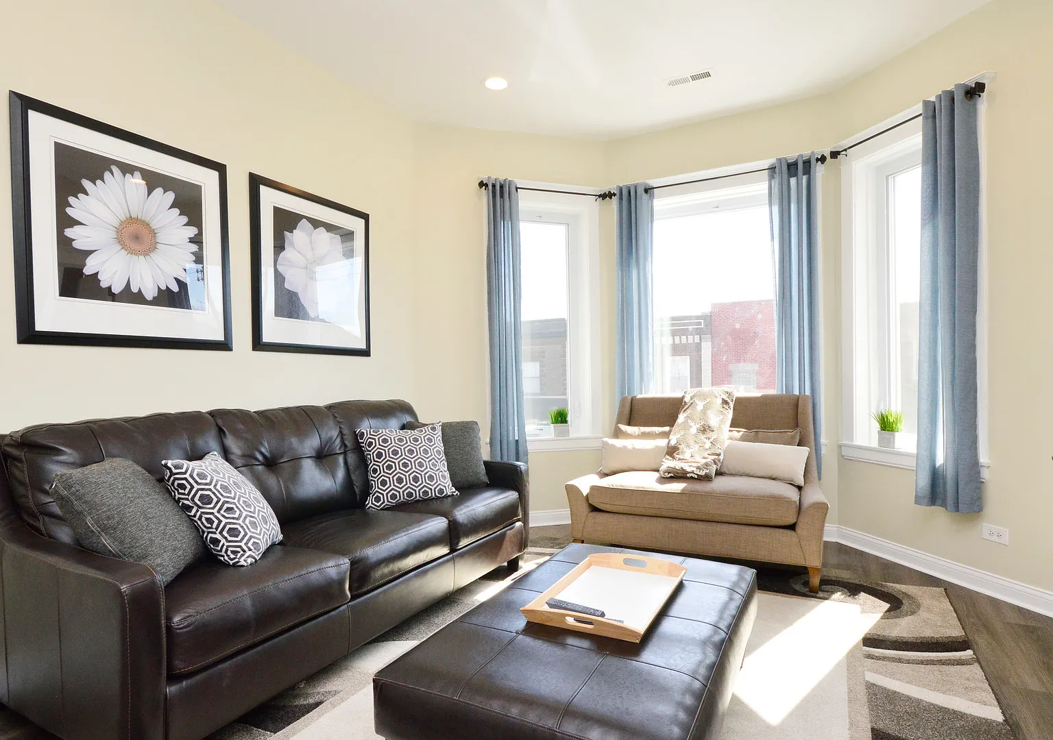 2 bed, 1200 sqft, $2,700 — Photo 3