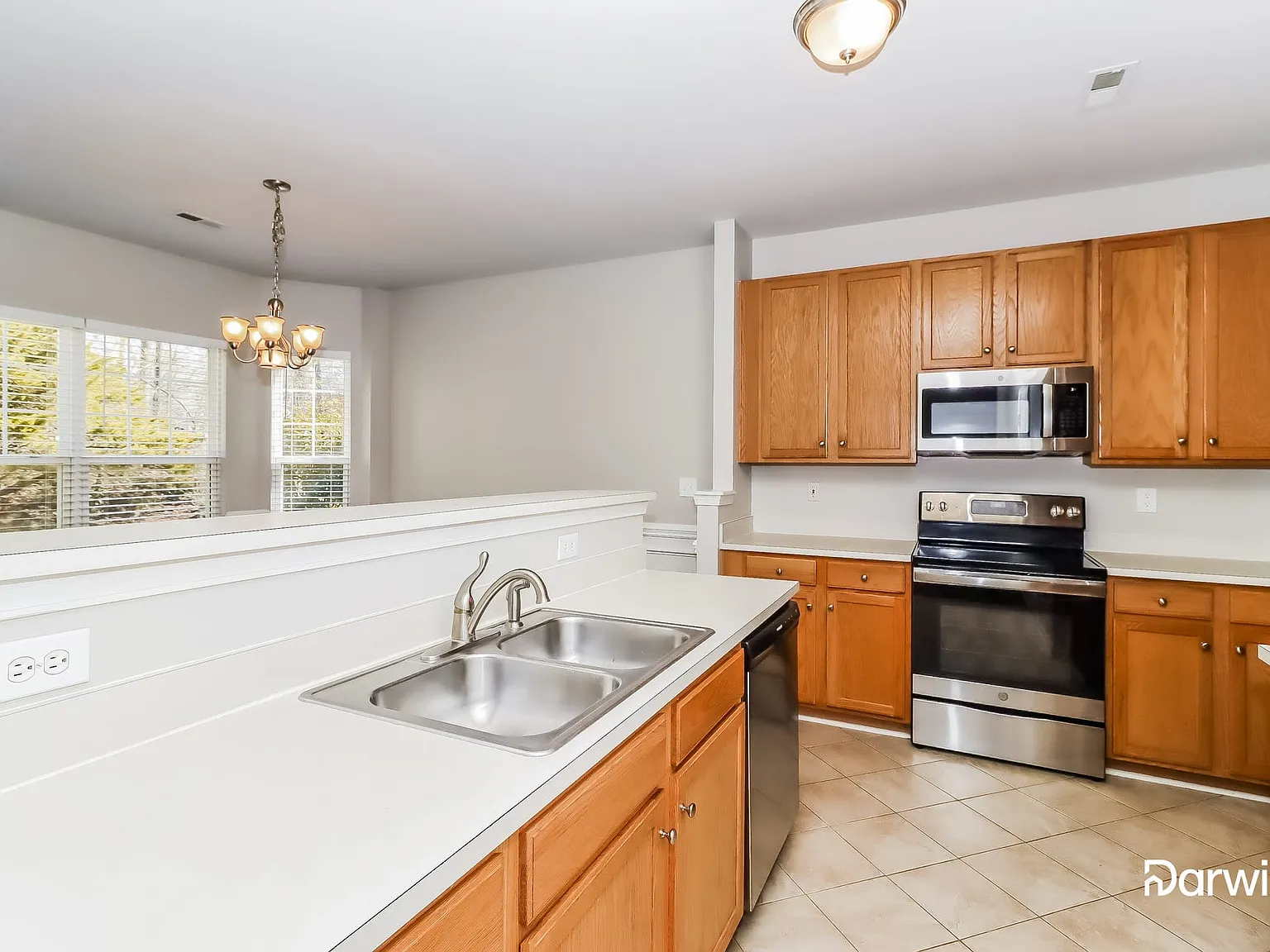 3 bed, 2.5 bath, 1592 sqft, $2,015 — Photo 4