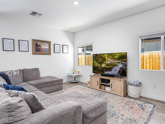 5th image of 1135 Tamarack Dr