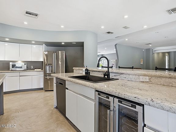 5th image of 3560 N Pantano Rd