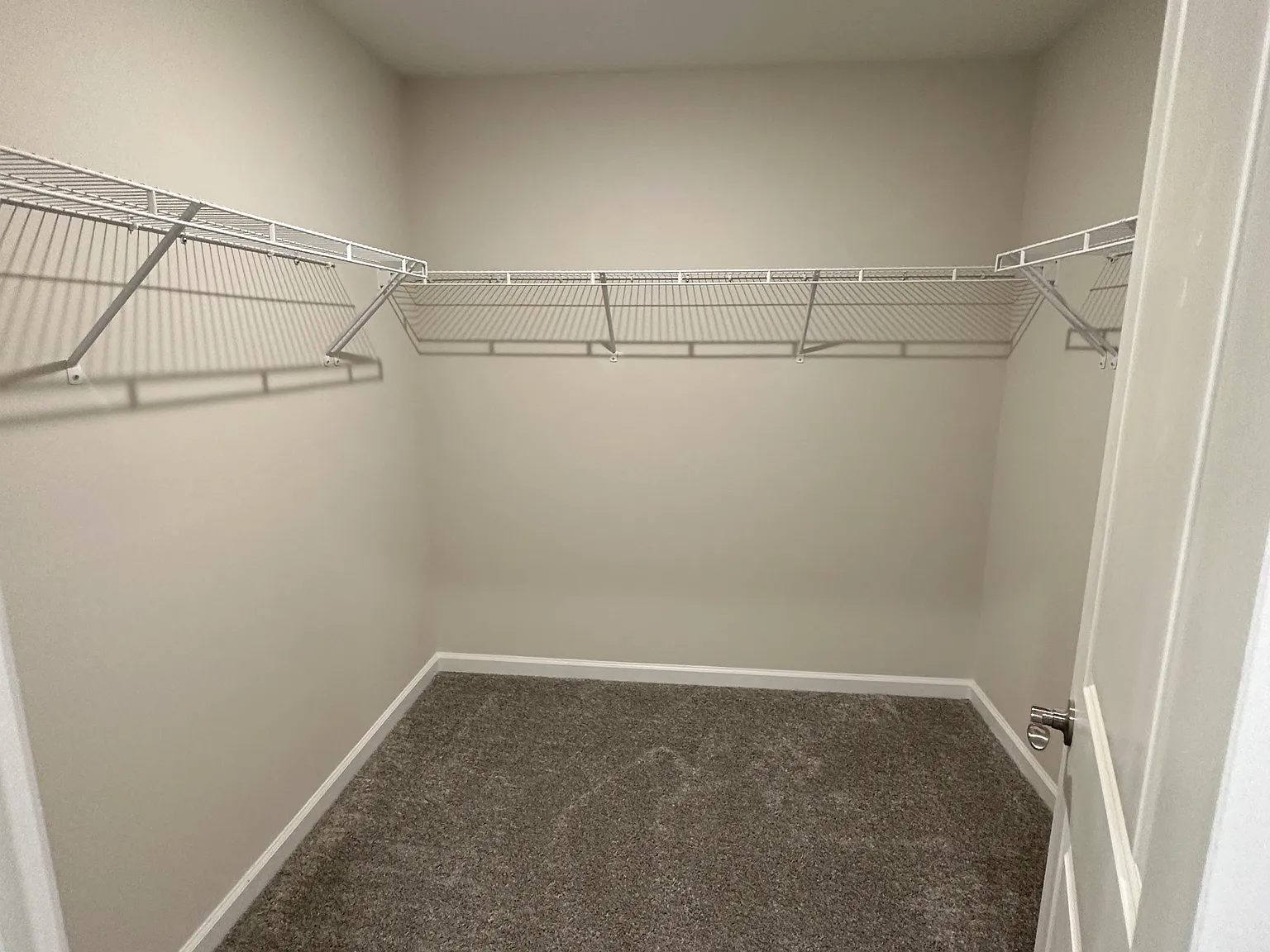 3 bed, 2.5 bath, 2100 sqft, $2,400 — Photo 4
