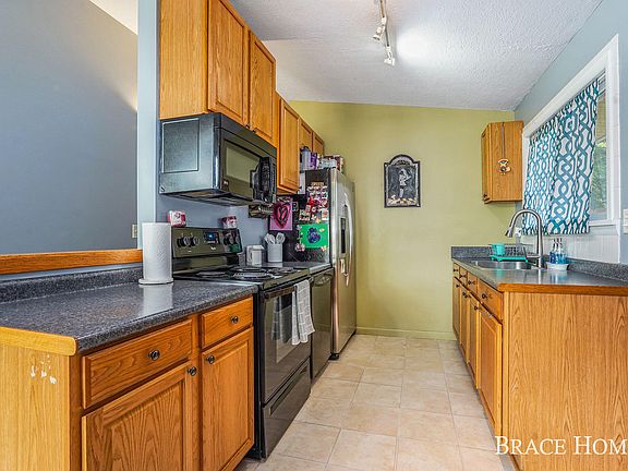 2nd image of 4224 Northgate Dr NE