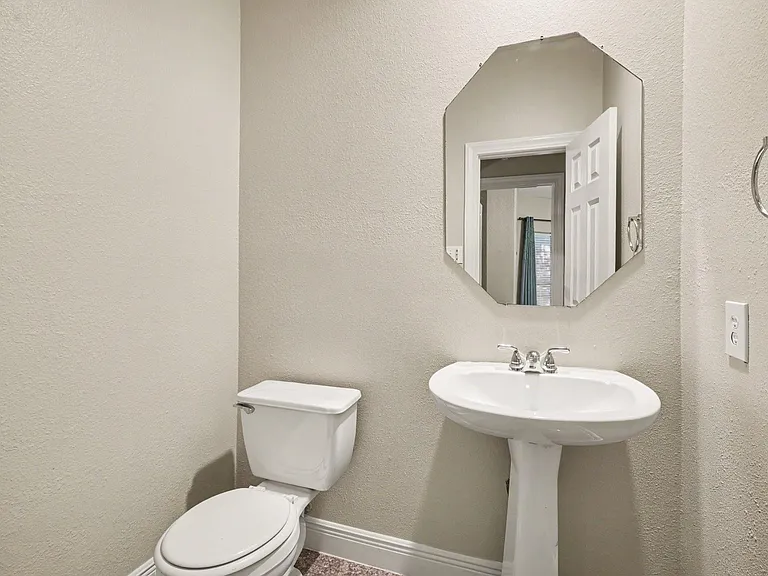 3808 Armand Dr — Photo 9