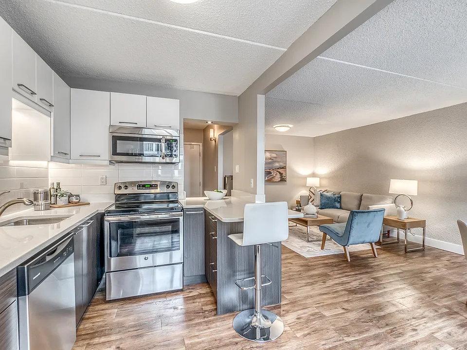 123 10th Ave SW