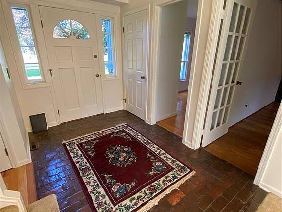 5th image of 18 Sturbridge Ln