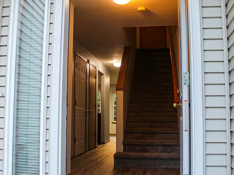 38368 Hood St — Photo 2