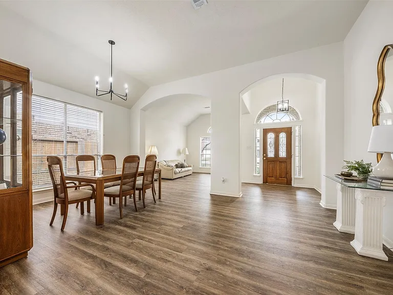 9211 Memorial Hills Dr — Photo 4