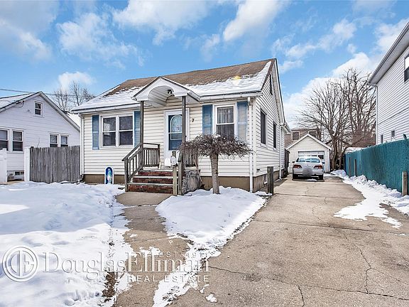 2nd image of 7 Davenport Pl